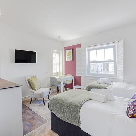 Stylish Eco Aparthotel In Φόλκστοουν Εξωτερικό φωτογραφία